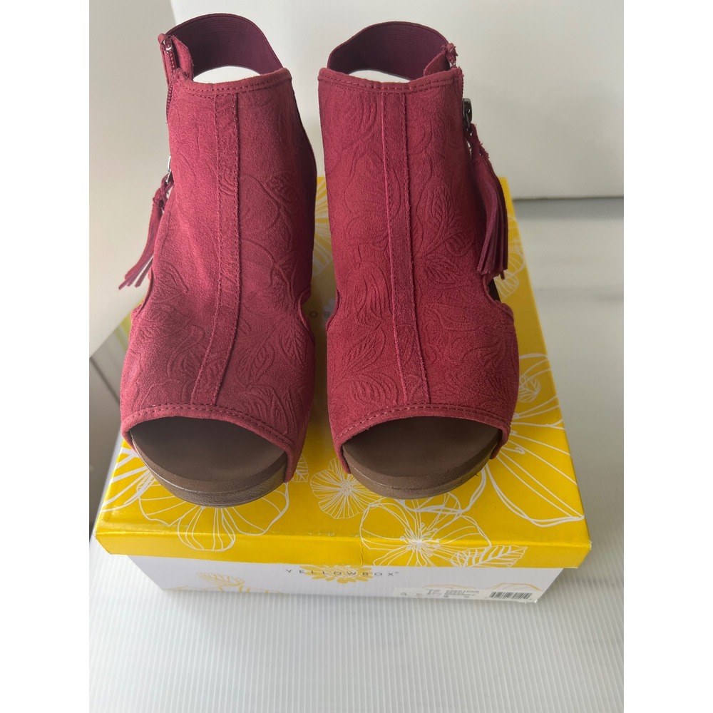 Yellow Box Sheridan Burgundy Embossed Floral Wedge Sandals Peep Toe Tassel 9 M